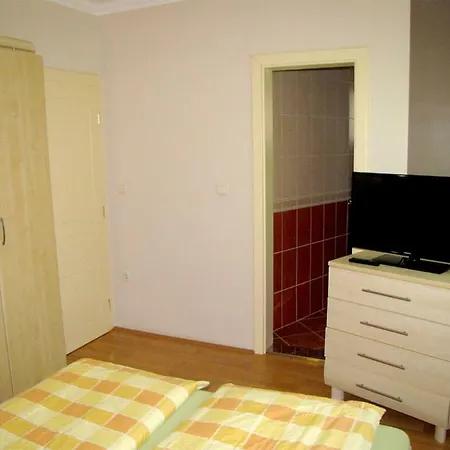 Szegfu Apartman Feriehus *