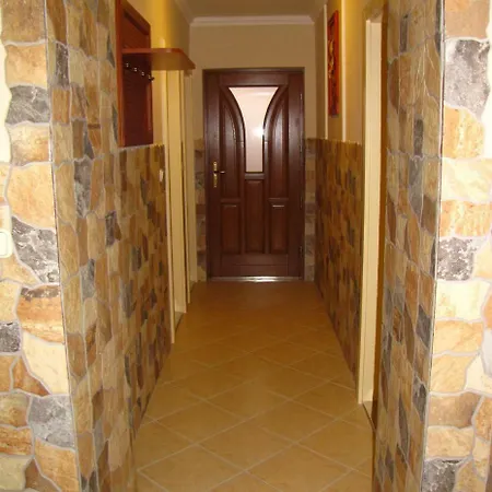 Szegfu Apartman *