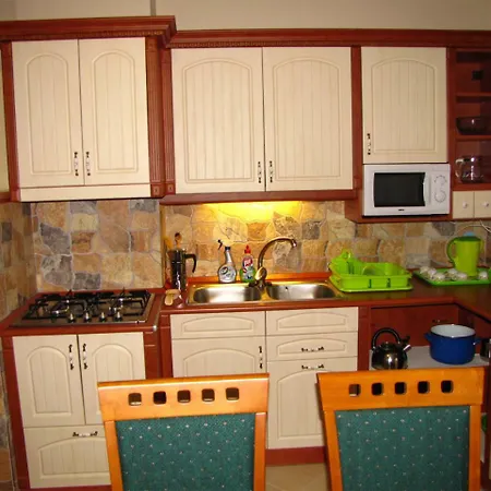 Dom wakacyjny Szegfu Apartman *
