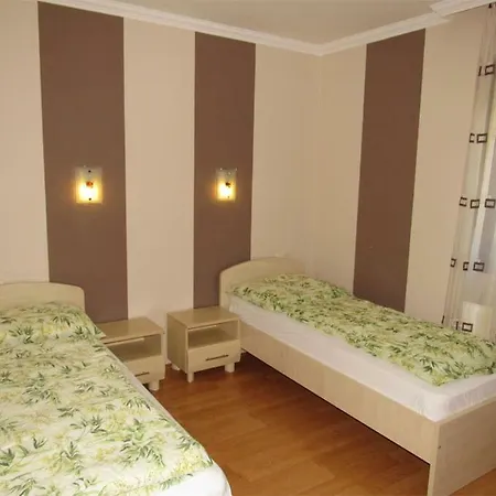 Dom wakacyjny Szegfu Apartman *