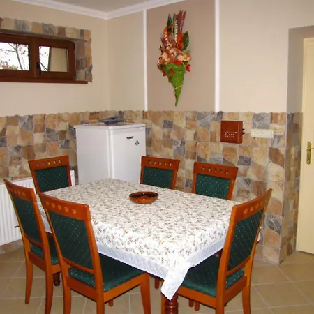 Szegfu Apartman * Hajdúszoboszló